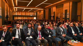 Yılmaz, 22. Ulusal Hasta Bilgilendirme Yarışması ve Eczacılık Zirvesi'nde Sağlık Alanında Yenilikleri Tartıştı