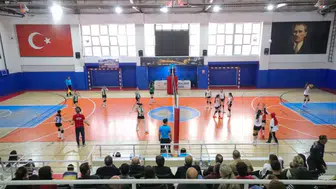 Genç Kızlar Voleybol Grup Müsabakaları Artvin’de Başladı