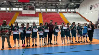 Kars Ziya Gökalp Ortaokulu'ndan Kız Futsal Takımına Bölgede Övgüyle Dolu Bir Başarı!