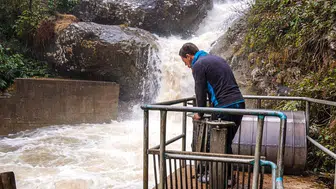 TİSKİ, su kaynaklarını korumak için dere yataklarında temizlik çalışmalarına hız kesmeden devam ediyor
