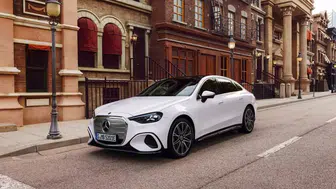 2027 Model Yılı için Mercedes-Benz C-Serisi Tanıtıldı: Yenilikçi Elektrikli C-Class Özellikleriyle Göz Dolduruyor!