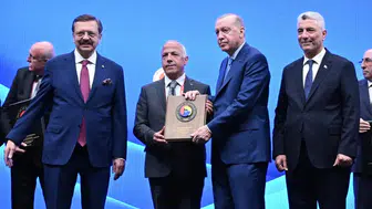 Türkiye Odalar ve Borsalar Birliği'nden Akyürek'e Özel Hizmet Plaketi Takdim Edildi