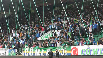 Çaykur Rizespor, Süper Lig'de tarihi başarısını 8. sırada tamamladı ancak iç sahada 13. oldu.