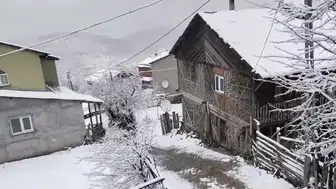 Sivas'ta Bahar Yerini Kışa Bıraktı: Köyler Karla Kaplandı
