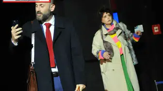 Erdal Beşikçioğlu'nun Yeni Tiyatro Oyunu Sahnelendi! Gala Gece'sine 'Yeni Damat' Sürprizi Damga Vurdu!