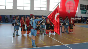 Çay'da Gençlik ve Spor Bayramı, Atatürk Anıtı'na çelenk sunarak kutlandı