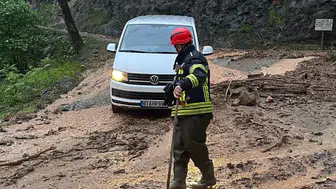 Araklı’da Sel Alarmı: Büyükşehir İtfaiyesi Mahsur Kalan Vatandaşları Kurtardı