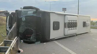 İstanbul-İzmir Otoyolu’nda Feci Kaza: Otobüs Devrildi, 25 Kişi Yaralandı