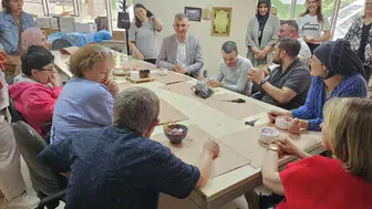 Gölcük'teki Engelsiz Yaşam Merkezi'nde Özel Mum Atölyesi Etkinliği Gerçekleşti