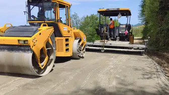 Trabzon'da ulaşım konforu artıyor, 18 ilçede yol çalışmaları hız kesmiyor