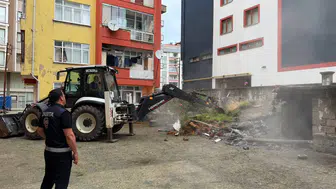 Arhavi’de Ruhsatsız ve Kaçak Yapılara Geçit Yok: Yıkım Çalışmaları Başladı