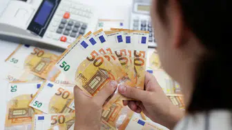 İtalya'nın en büyük bankası Intesa rakibi için 30 milyar euro teklif verdi