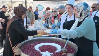 Esenyurt Belediyesi 18 bin kişiye aşure ikram etti