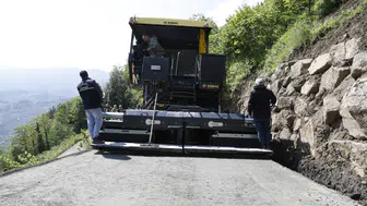 Akçaabat Belediyesi Ağaçlı Mahallesi’nde Beton Yol Çalışmalarını Sürdürüyor