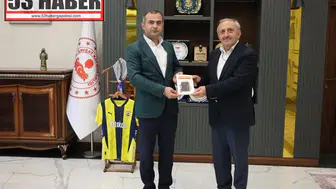 Sinan Yağmur’un Yol Hikâyeleri Kitabı Şavşat Kaymakamı Bayram Köse’ye Takdim Edildi