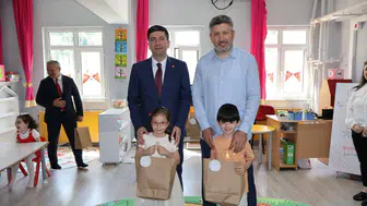 Güneysu'nda Öğrencilerin Karne Heyecanına Protokol de Ortak Oldu