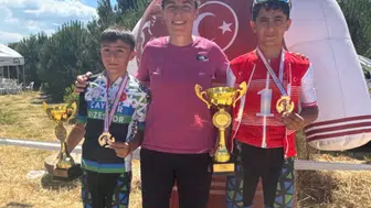 Rizeli Pedallar Kocaeli'de Tarih Yazdı: 3 Madalya ile Döndüler