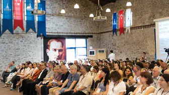 İzmir’de Uluslararası Eleştirel Eğitim Konferansı başladı
