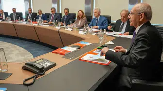 Kemal Kılıçdaroğlu, İstifaların Ardından Kurmaylarıyla Acil Toplantı Gerçekleştirdi