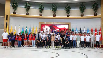 Antalya’da Başkan Vekili Özdemir, şampiyon sporcularla buluştu