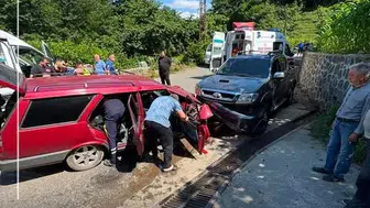 Fındıklı'da İki Otomobil Çarpıştı: 2 Kişi Yaralandı