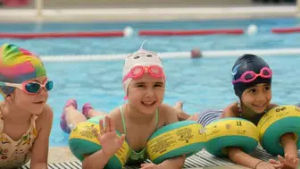 Konyaaltı Belediyesi'nden Çocuklara Ücretsiz Yüzme Kursu Fırsatı!