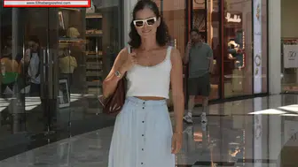 Özge Özpirinçci, İtalya'daki Başarı Sonrası İstinyePark'ta Objektiflere Yakalandı