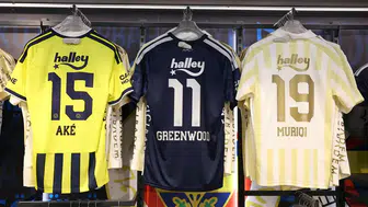 Fenerbahçe'de yeni transferlerin formaları satışta