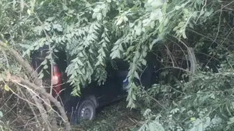 Direksiyon başında kalp krizi geçiren kamyonet sürücüsü hayatını kaybetti