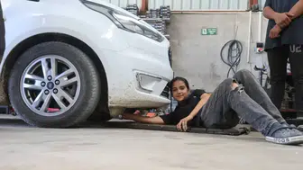 Sanayinin prensesi 7 yıldır arabalarla iç içe!