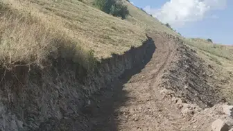 Şenkaya’da Arazi Yollarında Bakım ve Düzenleme Çalışması