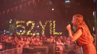 Arhavi’de Festival Coşkusu Zirveye Ulaştı: Merve Özbey Geceye Damga Vurdu