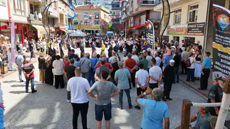 Arhavi Sokaklarında Kültürlerin Dansı Renkli Görüntülere Sahne Oldu