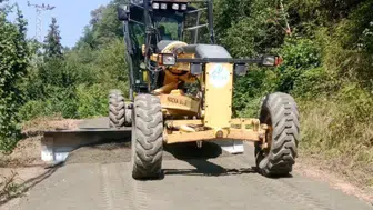 Maçka’da Ergin Mahallesi’nde Betonlama Çalışmaları Sürüyor
