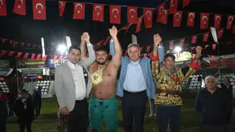 Tortum'da 660 Güreşçi Er Meydanına Çıktı! Altın Kemer Fatih Yaşarlı'nın Oldu
