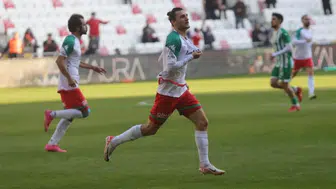 Karşıyaka, eski golcüsüyle yeni bir sözleşme imzaladı!