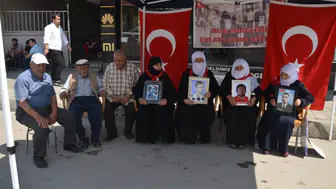 Muş'ta aileler DEM Parti önündeki eylemlerini sürdürdü