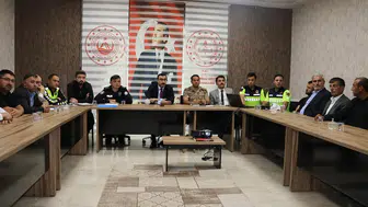 Çat’ta Öğrencilerin Güvenliği İçin Okul Servis Şoförleriyle Koordinasyon Toplantısı