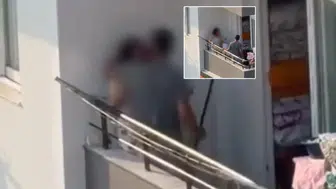 Adana'da Şok Edici Olay: Balkonunda Kadına Sopayla Saldıran Şahıs Güvenlik Kamerasında Kaydedildi!