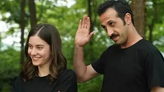 Beril Pozam'dan Kahkaha Dolu Paylaşım: Hamilelikte Eşinin Kıyafetlerini Tercih Ediyor!