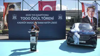 Kadıköy Anadolu İmam Hatip Lisesi'nden YKS'de Başarı Gösteren Mezuna Togg Armağanı!