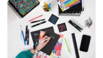 "Sharpie Akrilik Markörler ile Okul Eşyalarınızı Kendi Tarzınıza Göre Tasarlayın!"