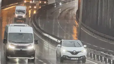 Kocaeli'de Yağışlar Devam Etti! D-130 Karayolu Tekrar Trafiğe Açıldı