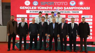 Trabzon'da Gençler Judo Şampiyonası'nda başarının yanı sıra ödüller de yağdı
