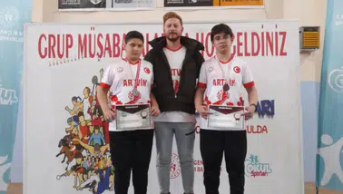 Artvinli Öğrenciler Ardahan’daki Bilek Güreşi Müsabakalarında Derece Elde Etti