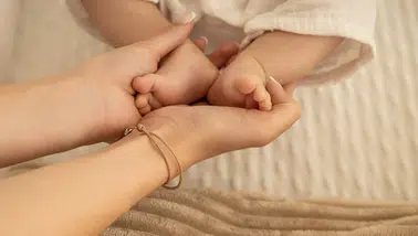 Sözleşmeli personele 24 haftalık doğum izni düzenlemesi