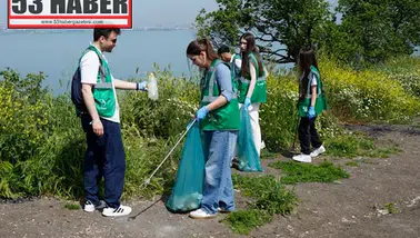 Beylikdüzü'nde Öğrencilerden Çevre Bilinci: Kıyı Temizliği Etkinliği Gerçekleştirildi