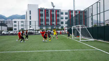 Akçaabat’ta Ortaokullar Arası Futbol Turnuvası Başladı