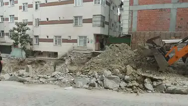 6 katlı bina tahliye edildi; 'iki kaçak kat ilave edilmiş'