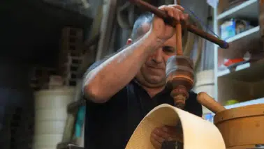 30 Yıldır El Ele Üretiyor: Günde 2.000 TL'ye Çalışacak Kimse Bulamıyor!